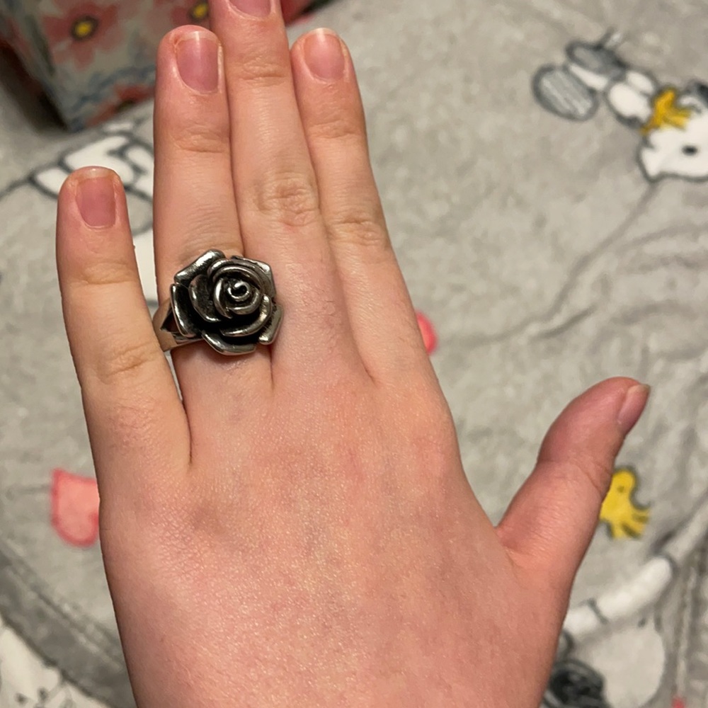 Silver rose shaped ring size 7